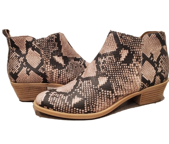 Dolce Vita Shoes - NEW DOLCE VITA Westa Bootie Snake Print